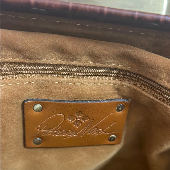 Elegant Brown Crocodile-Embossed Handbag - Picture 6 of 10